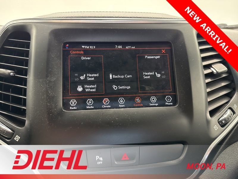 Used 2019 Jeep Cherokee Latitude Plus w/ Cold Weather Group AWD/4WD image 30