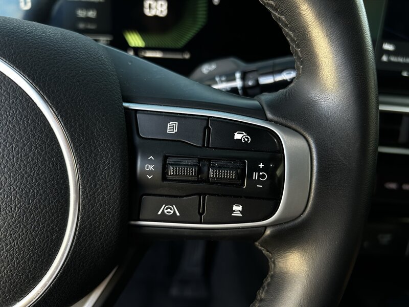 Used 2025 Kia K5 GT-Line w/ GT-Line Premium Package FWD image 17