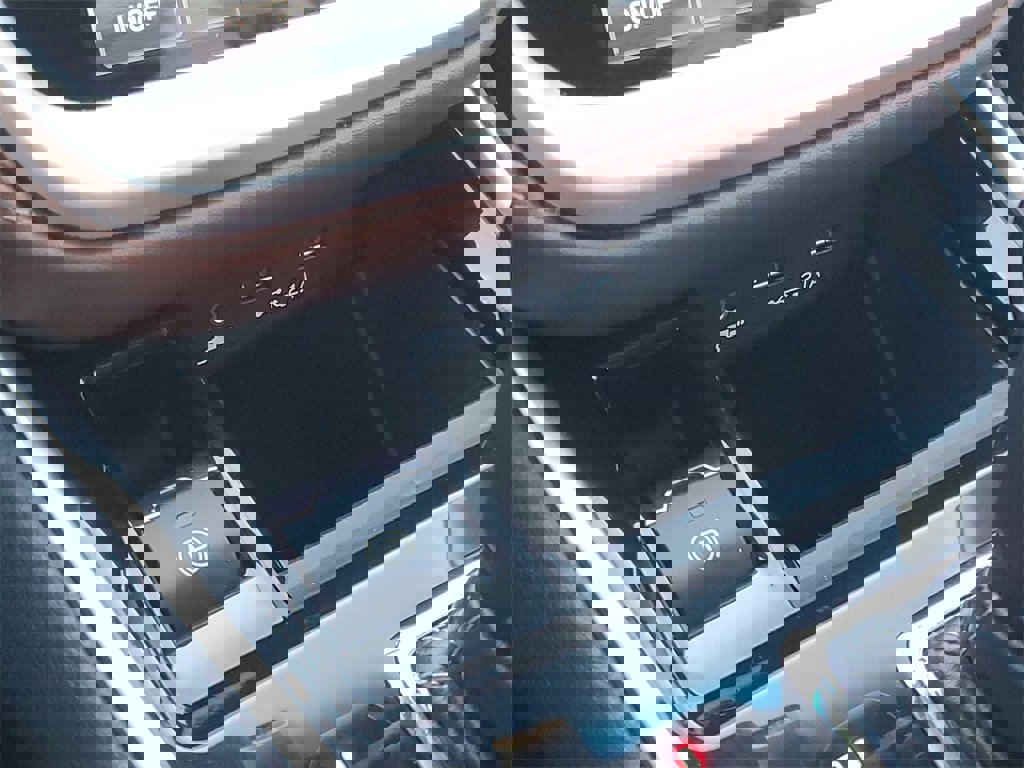 Used 2020 Subaru Outback Touring image 18