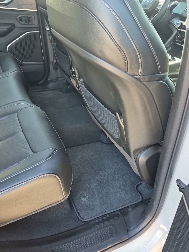 New 2024 Jeep Grand Cherokee Limited 4xe w/ Luxury Tech Group II image 30