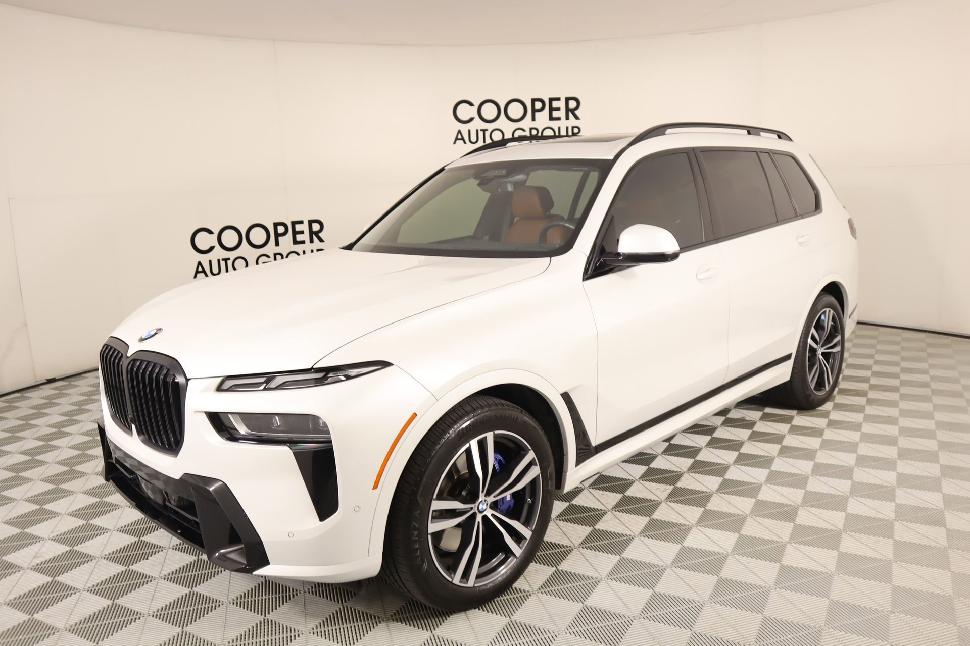Used 2024 BMW X7 xDrive40i w/ Executive Package image 11
