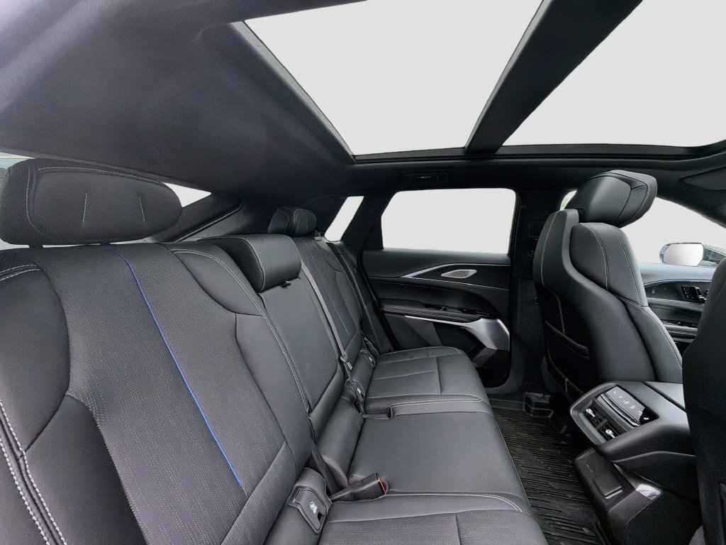Certified 2025 Cadillac Lyriq Luxury w/ LPO, Floor Liner Package AWD/4WD image 29