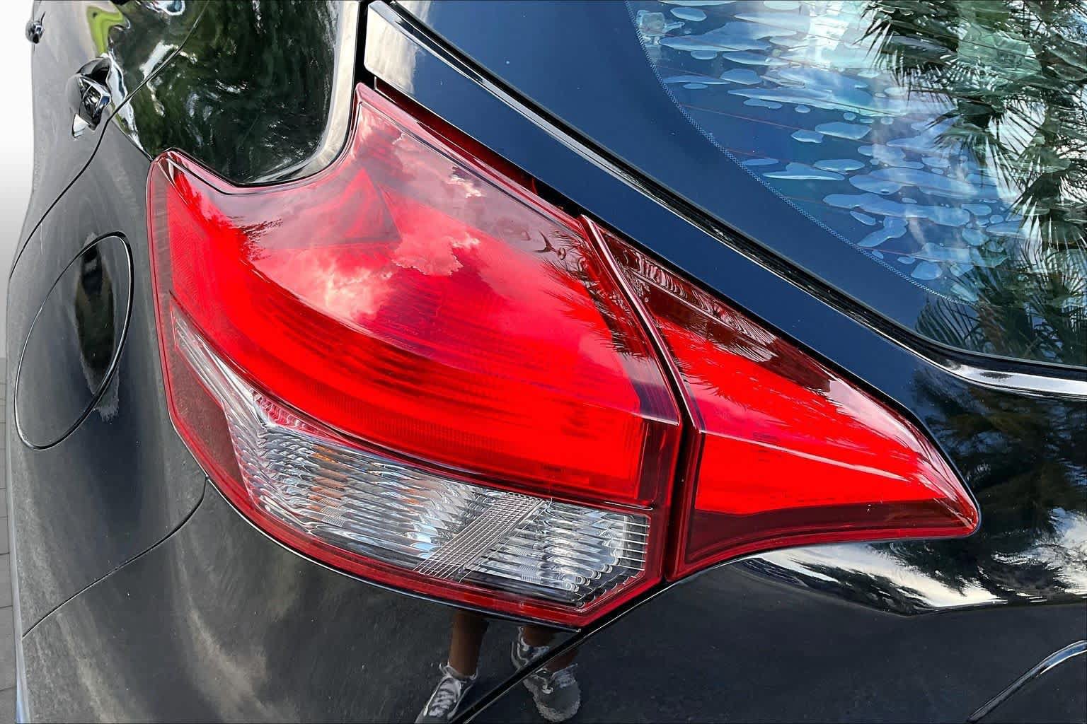 Used 2018 Nissan Kicks SV FWD image 31