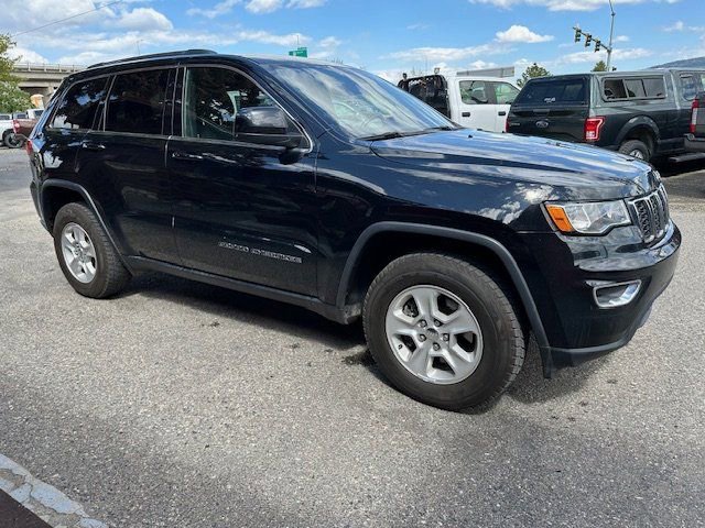 Used 2017 Jeep Grand Cherokee Laredo image 24