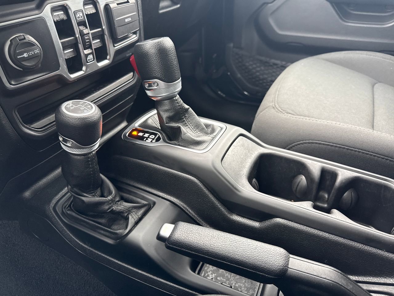 Used 2022 Jeep Wrangler Unlimited Sport image 21