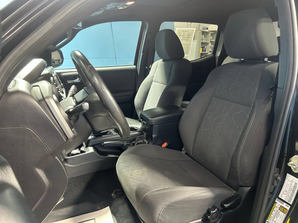 Used 2017 Toyota Tacoma TRD Off-Road AWD/4WD image 17