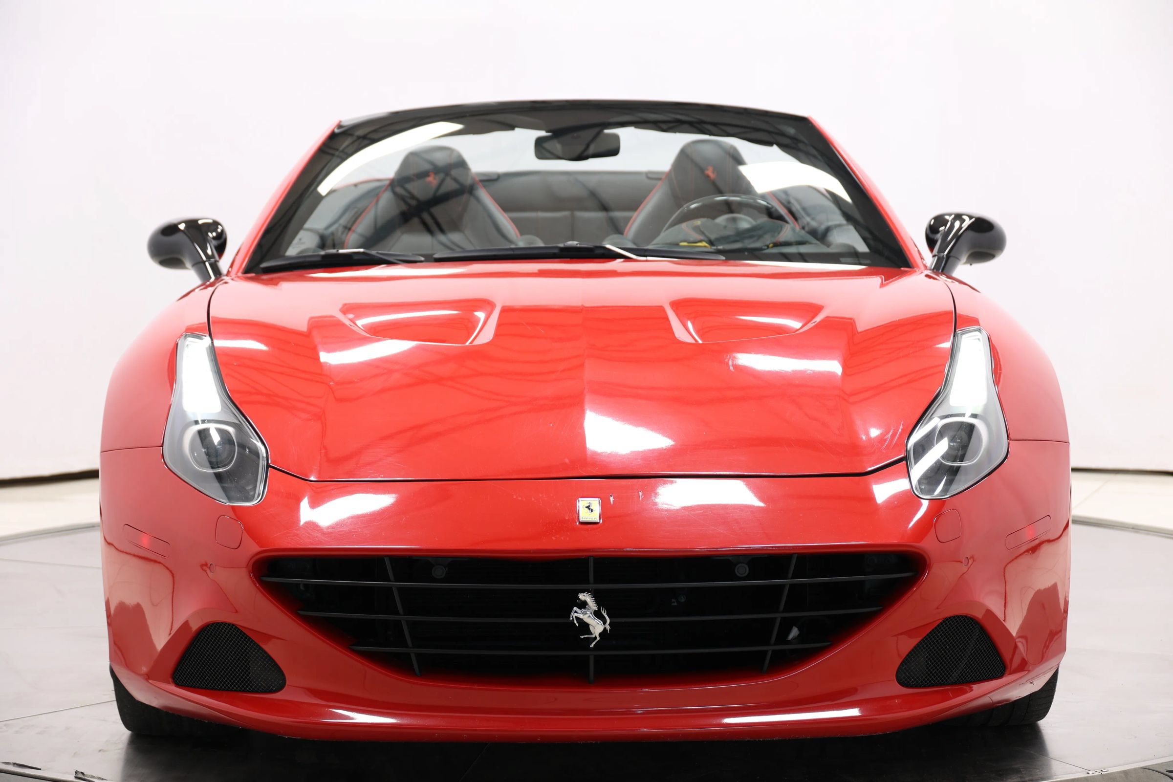 Used 2017 Ferrari California T RWD image 89