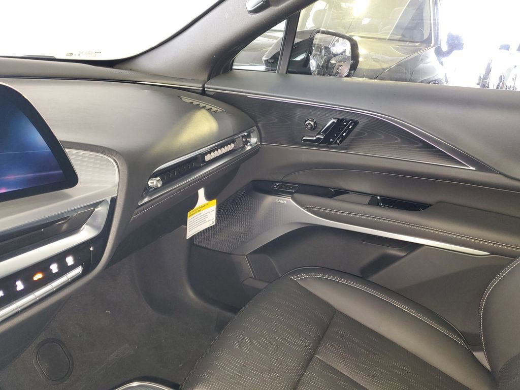 New 2026 Cadillac Lyriq V w/ LPO, Bronce Accent Package AWD/4WD image 39