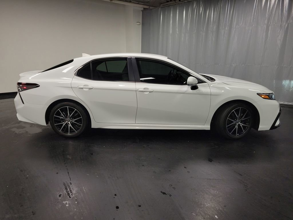 Used 2024 Toyota Camry SE w/ Convenience Package image 9