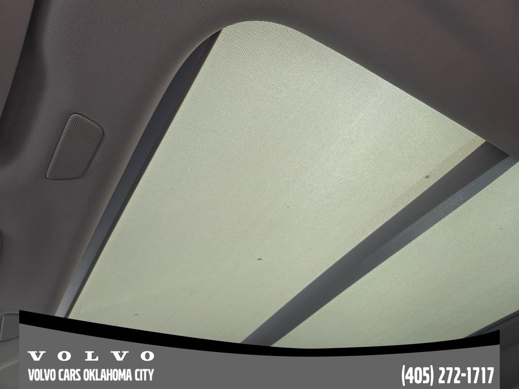 Certified 2025 Volvo XC60 B5 Plus AWD/4WD image 24