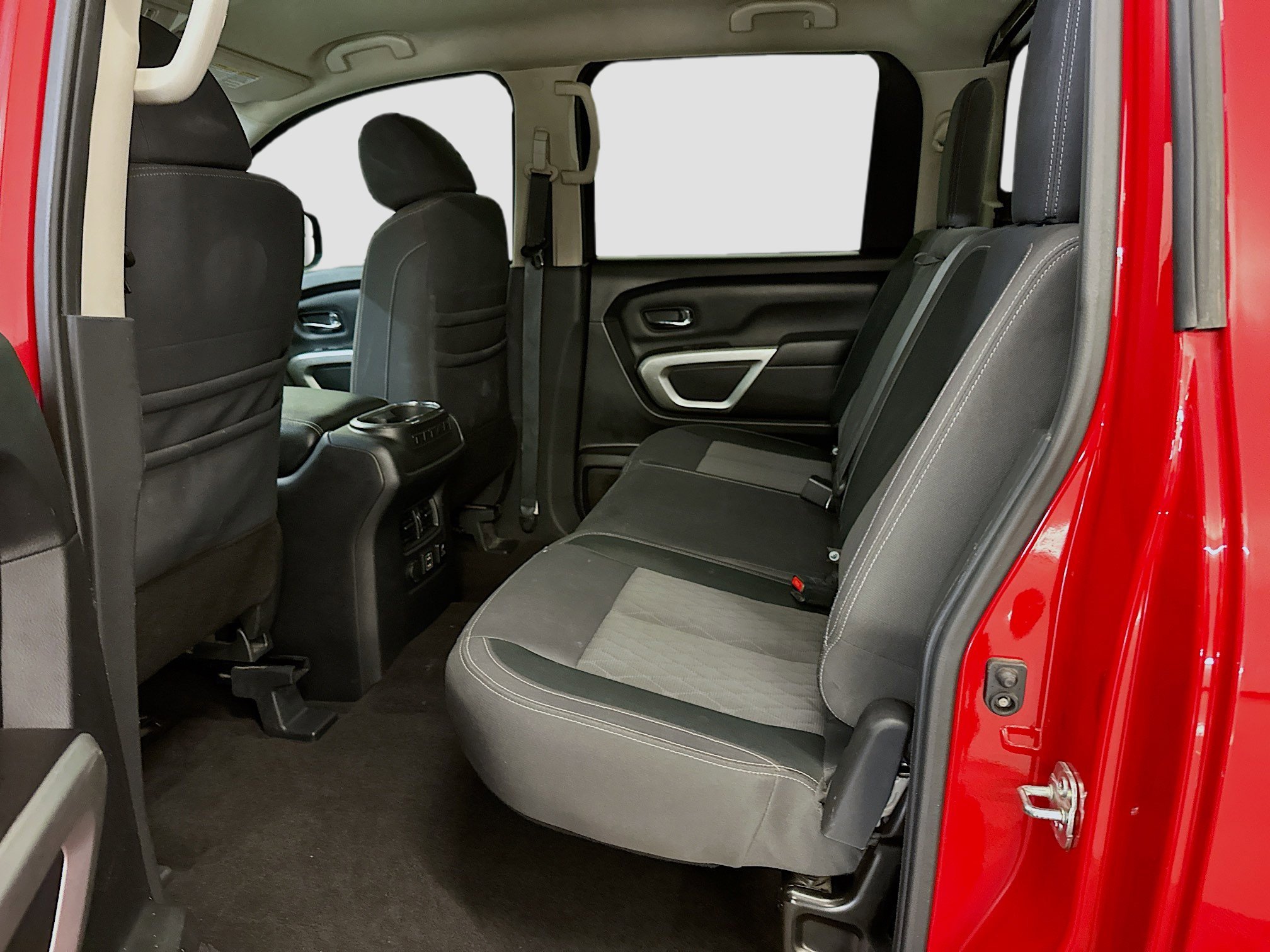 Used 2020 Nissan Titan SV w/ SV Convenience Package image 29