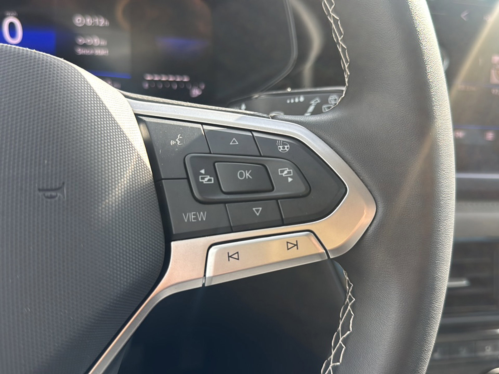 Used 2024 Volkswagen Taos SE image 31