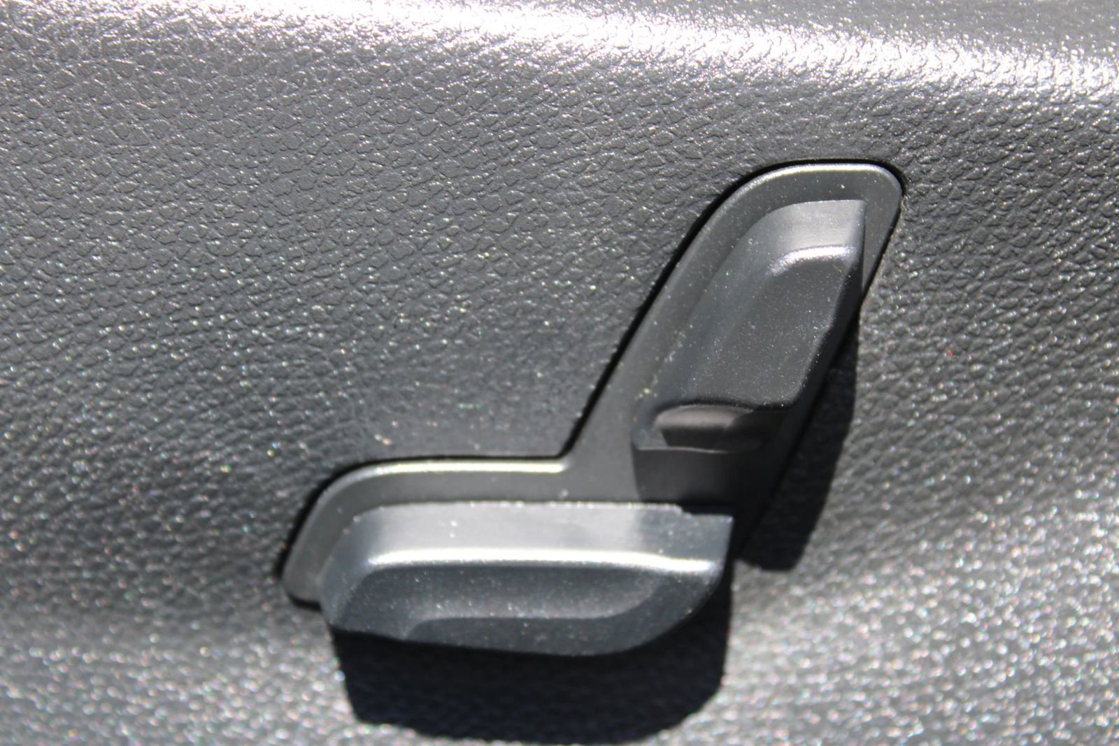 Used 2010 Mercedes-Benz C 300 Sedan image 9