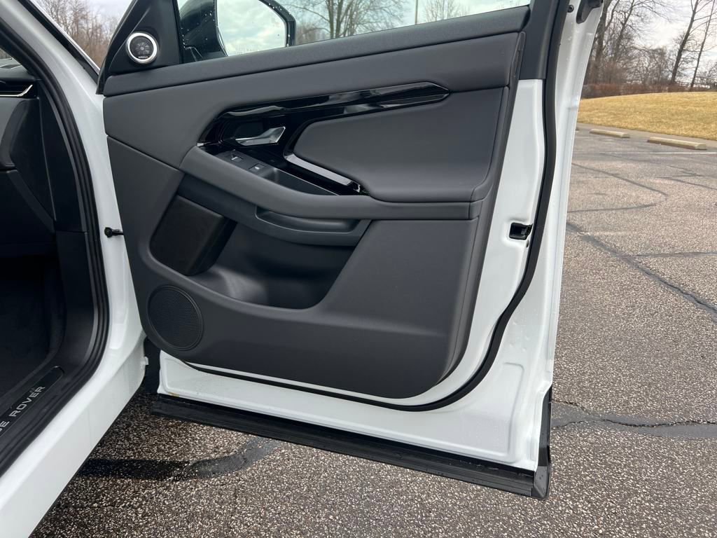 Used 2026 Land Rover Range Rover Evoque Dynamic SE image 17