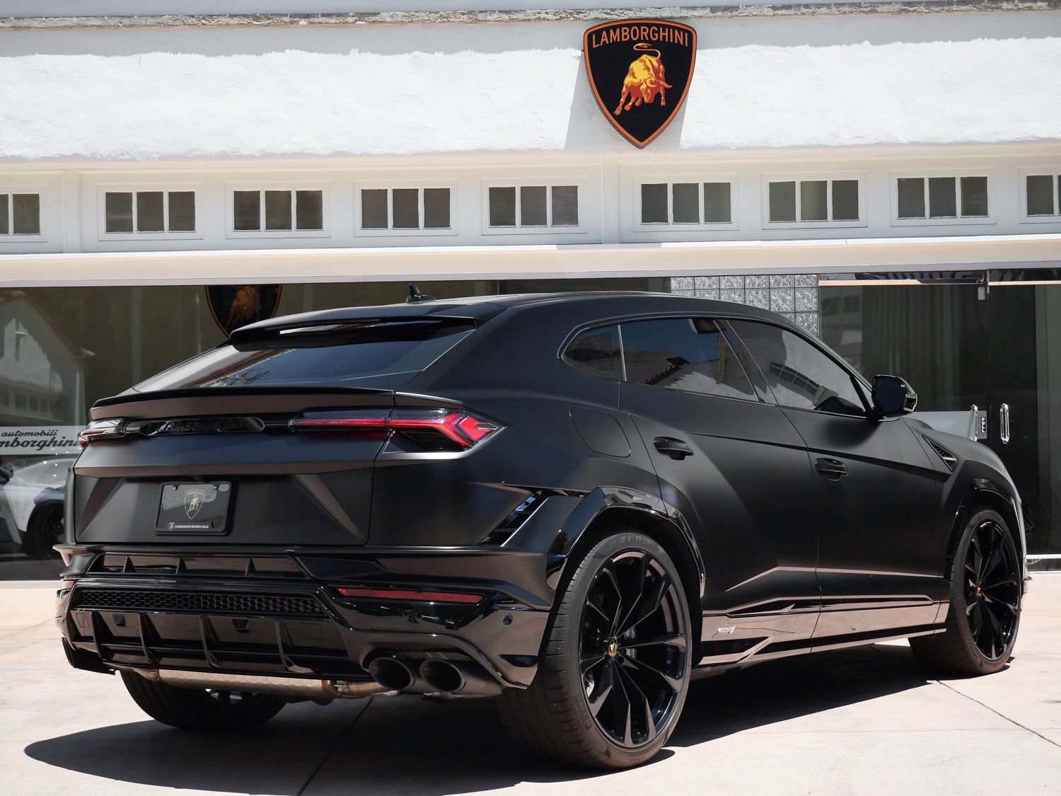 Used 2023 Lamborghini Urus S AWD/4WD image 3
