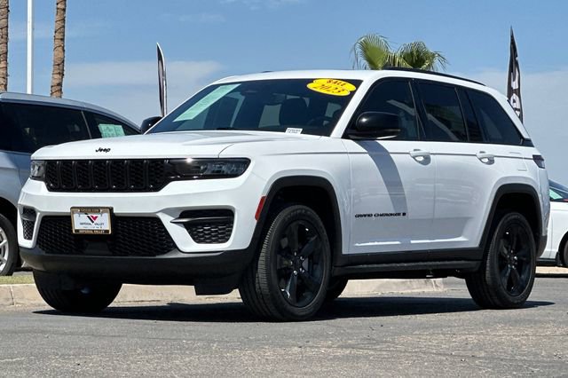 Certified 2023 Jeep Grand Cherokee Altitude RWD image 8
