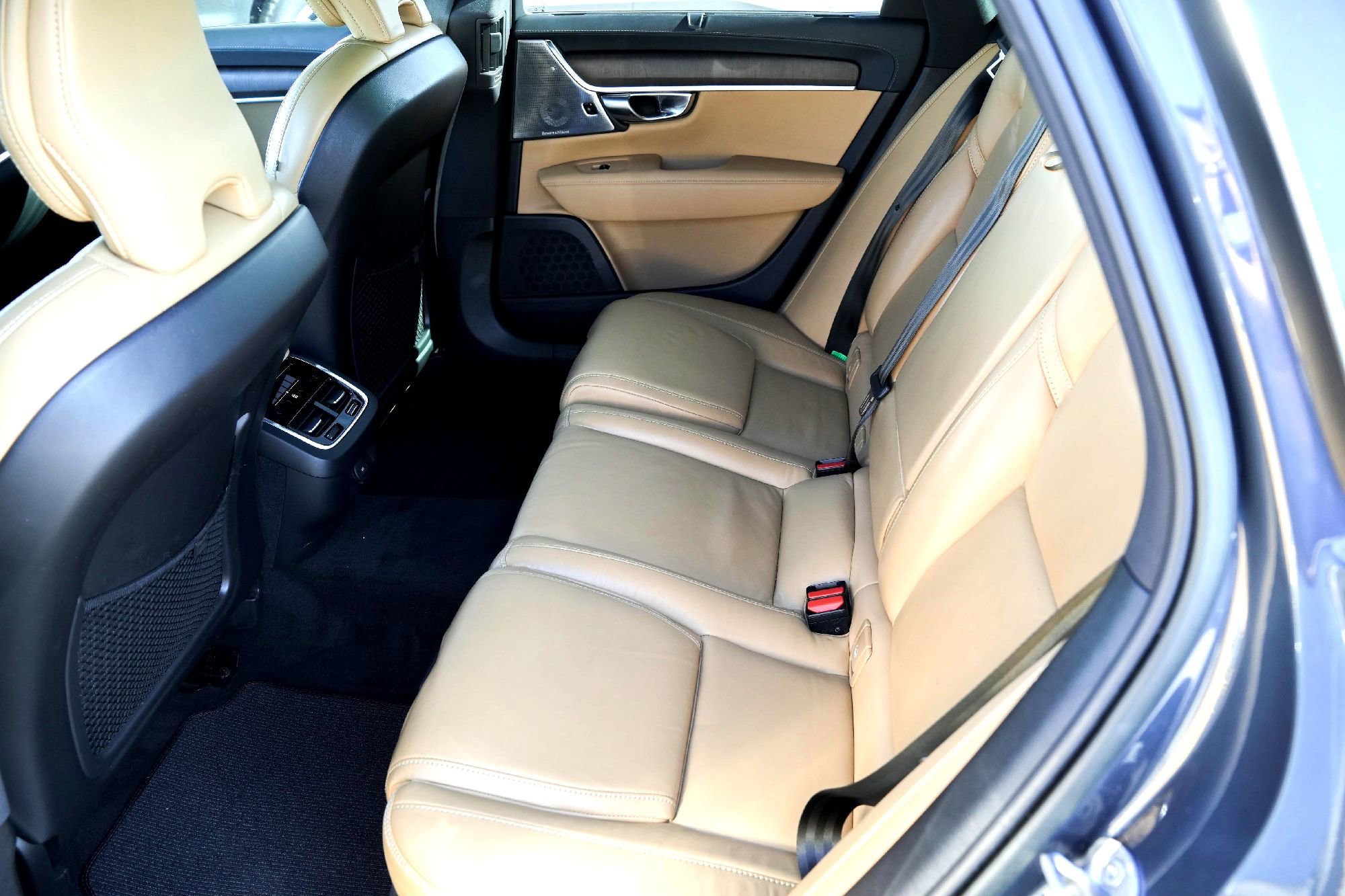 Used 2023 Volvo V90 B6 Cross Country Ultimate image 29