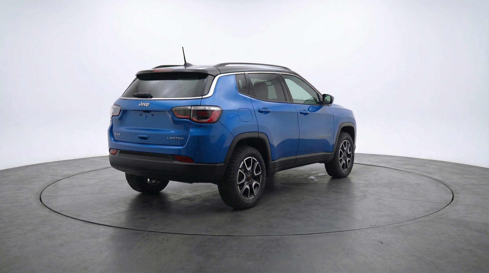 Used 2025 Jeep Compass Trailhawk AWD/4WD image 9