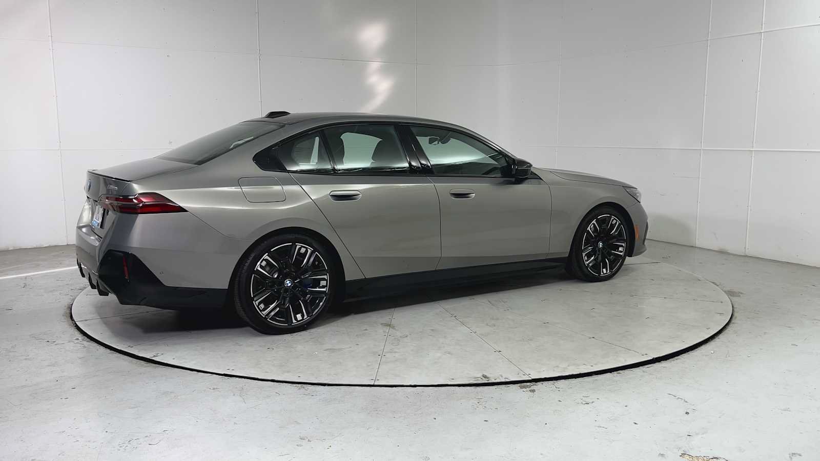 New 2026 BMW i5 M60 w/ Executive Package AWD/4WD image 9