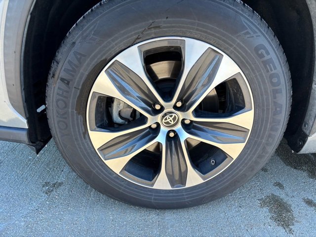 Used 2020 Toyota Highlander XLE image 8