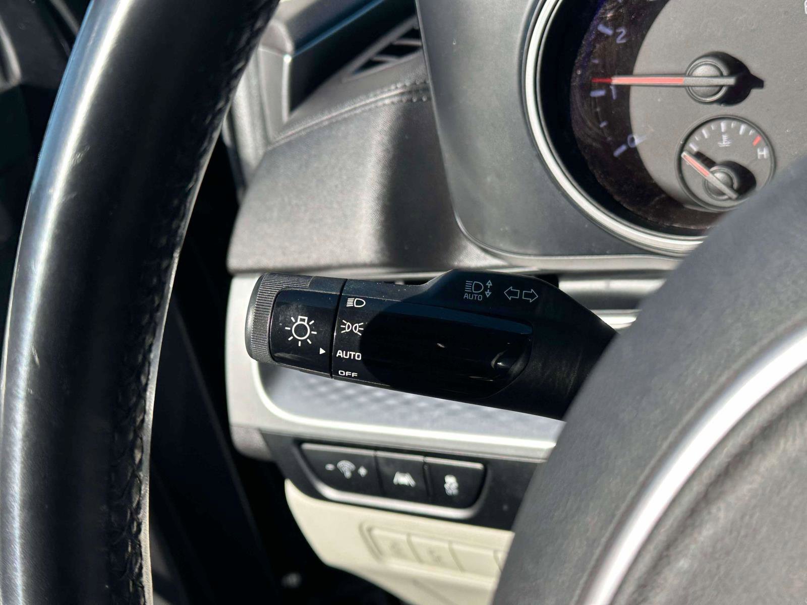 Used 2022 Kia Carnival LX image 22