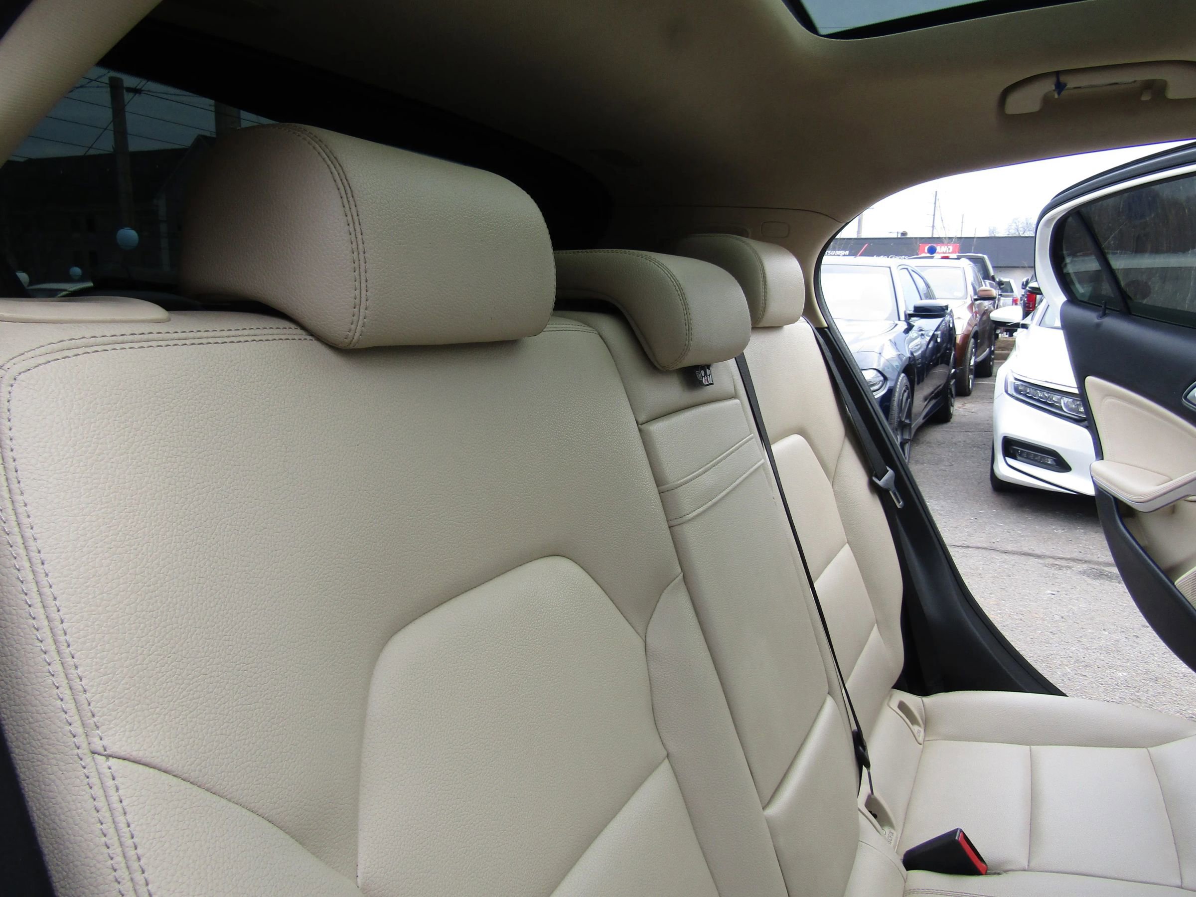 Used 2020 Mercedes-Benz GLA 250 4MATIC w/ Premium Package image 14