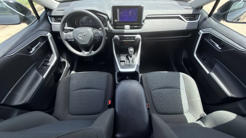 Used 2025 Toyota RAV4 XLE FWD image 11