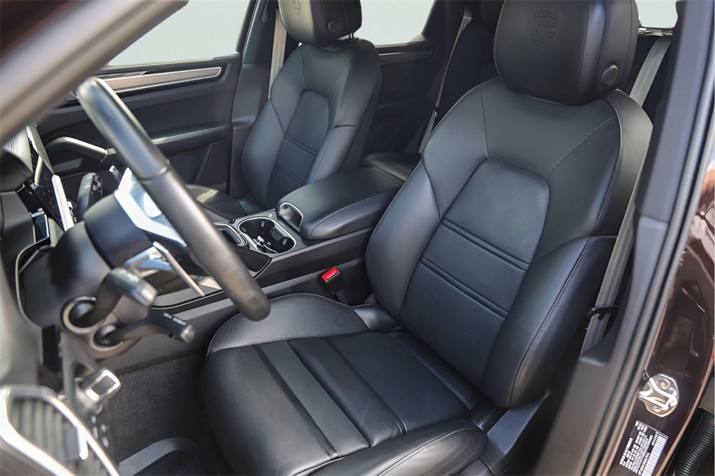 Used 2022 Porsche Cayenne Platinum Edition image 9