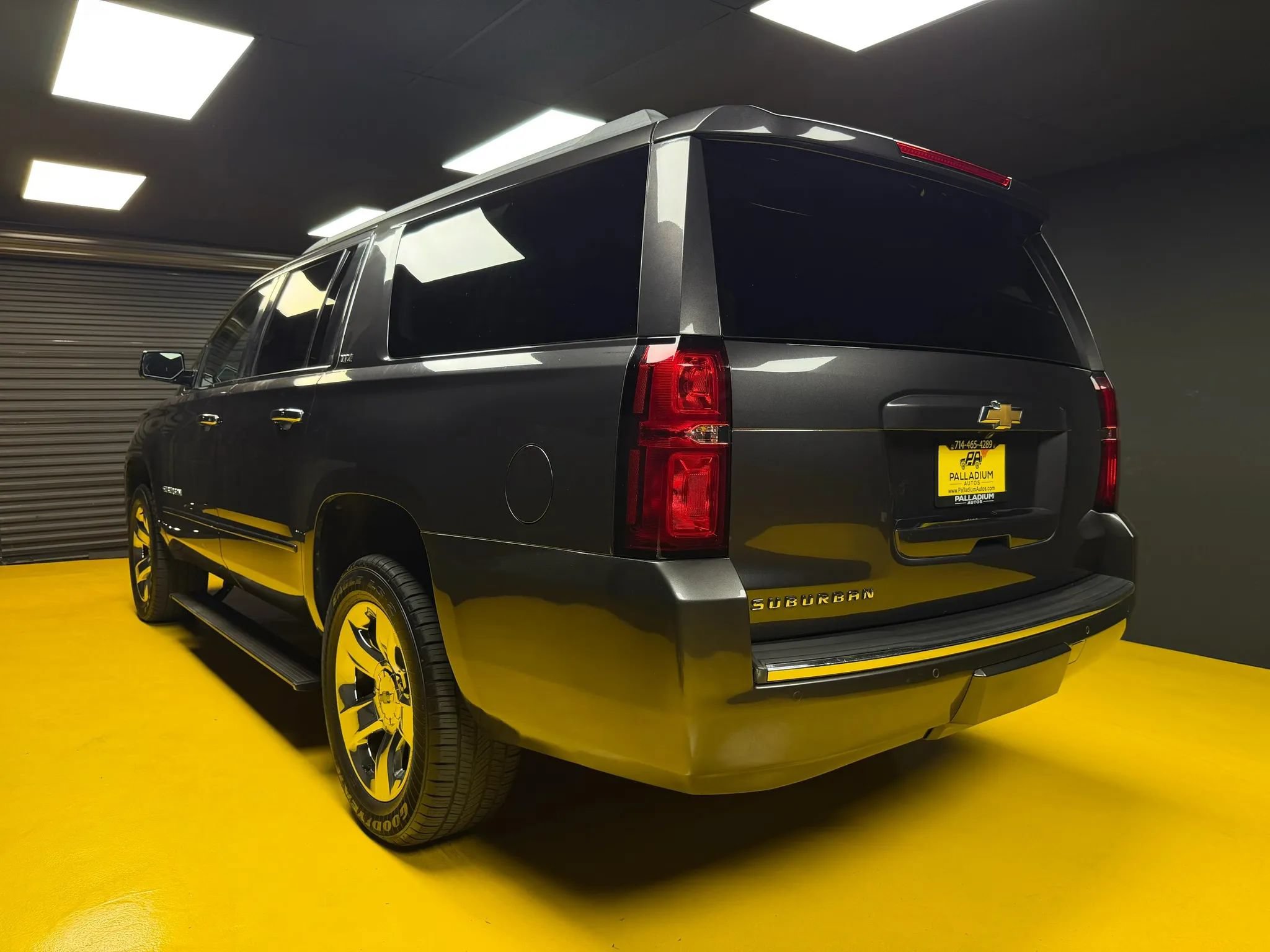 Used 2016 Chevrolet Suburban LTZ RWD image 7