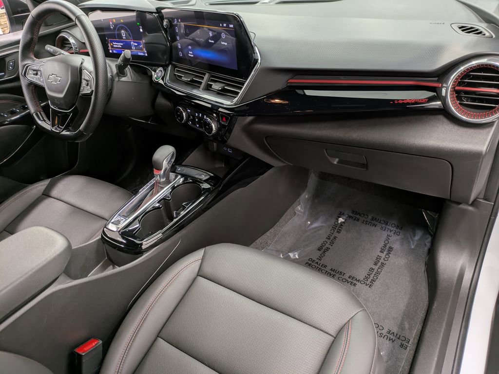 Used 2025 Chevrolet Trax RS w/ Driver Confidence Package image 29