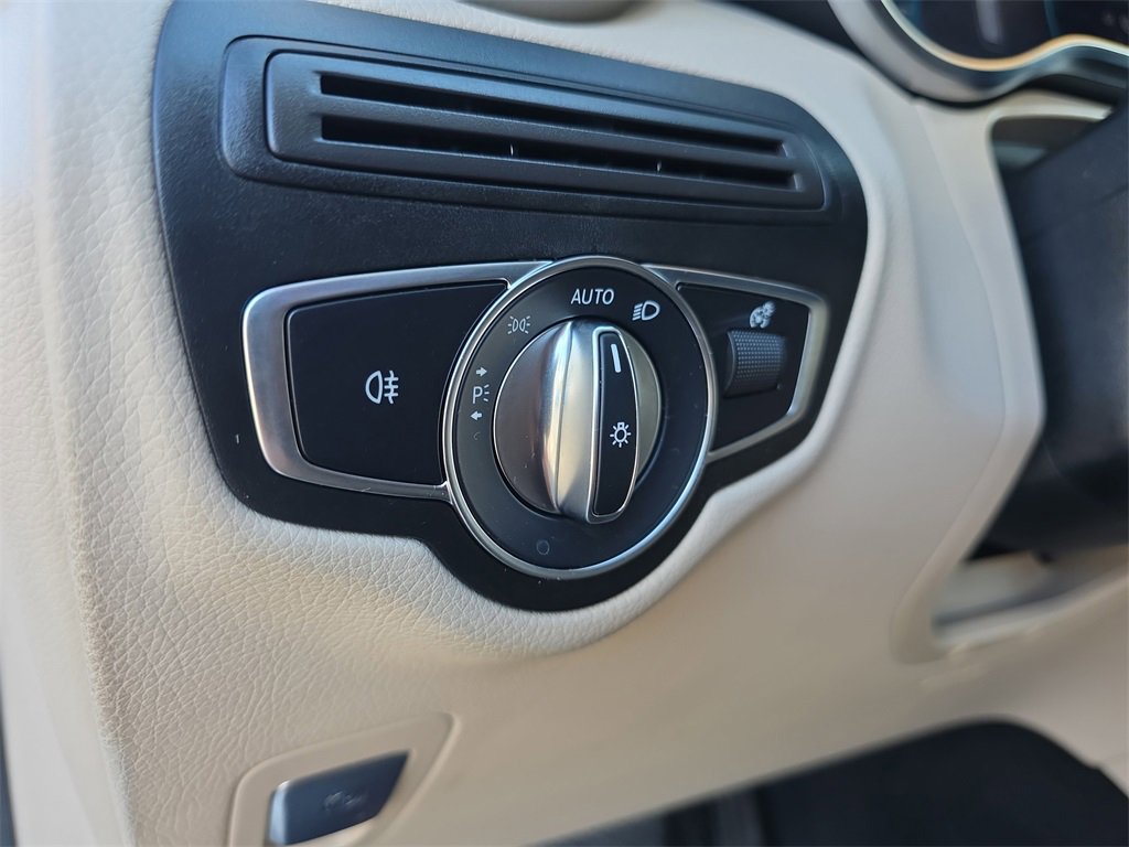 Used 2022 Mercedes-Benz GLC 300 image 30