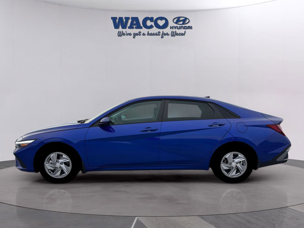 Used 2026 Hyundai Elantra SE w/ Cargo Package image 3