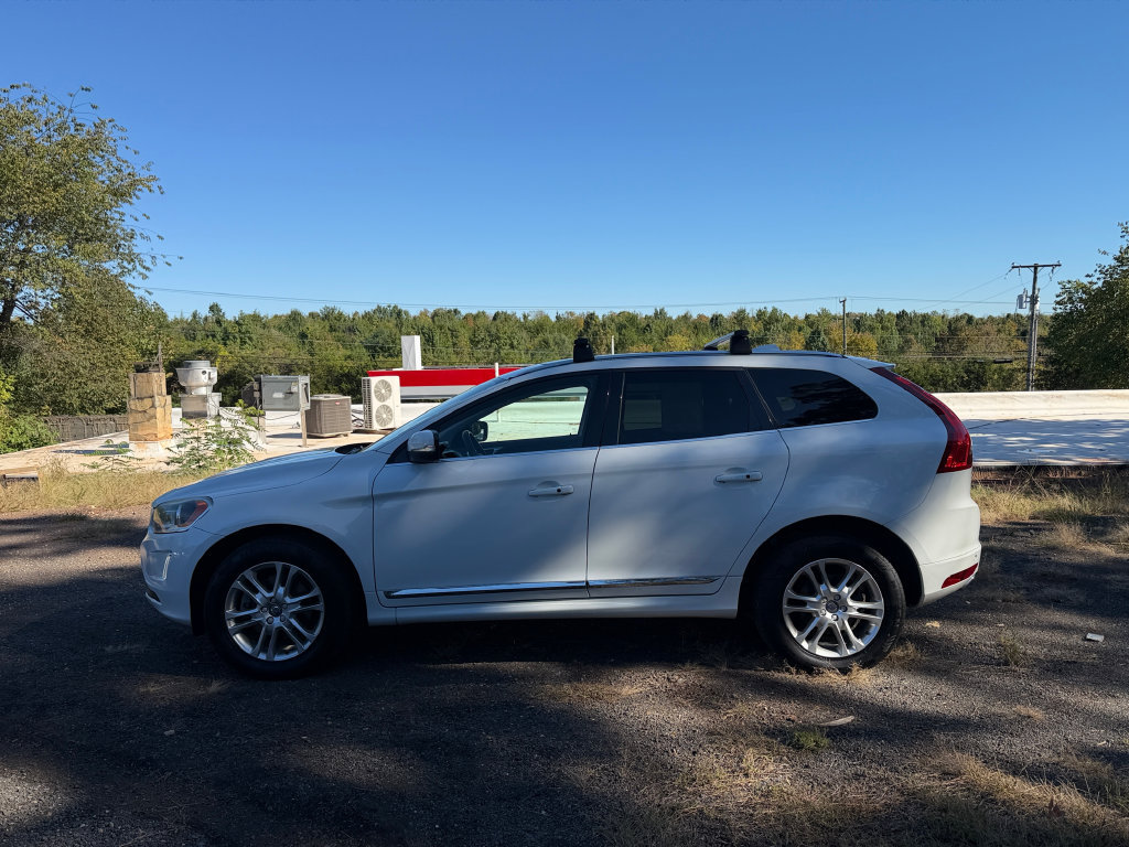 Used 2016 Volvo XC60 T5 Premier w/ Proximity Package AWD/4WD image 2