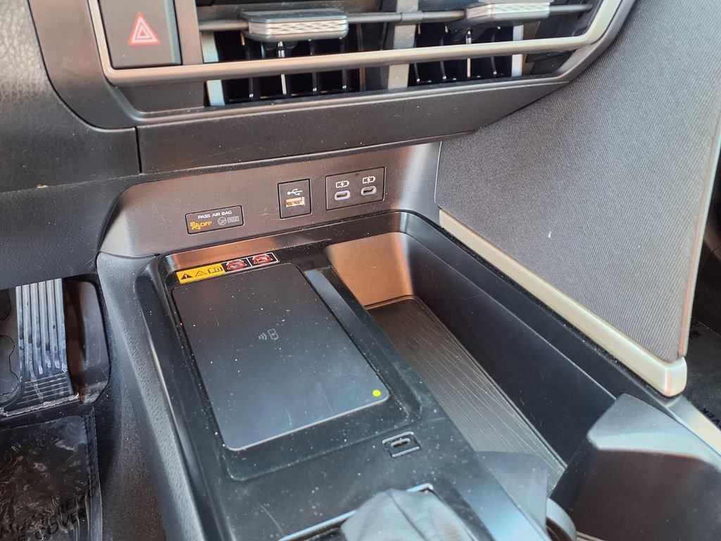 Used 2025 Toyota Camry LE image 9