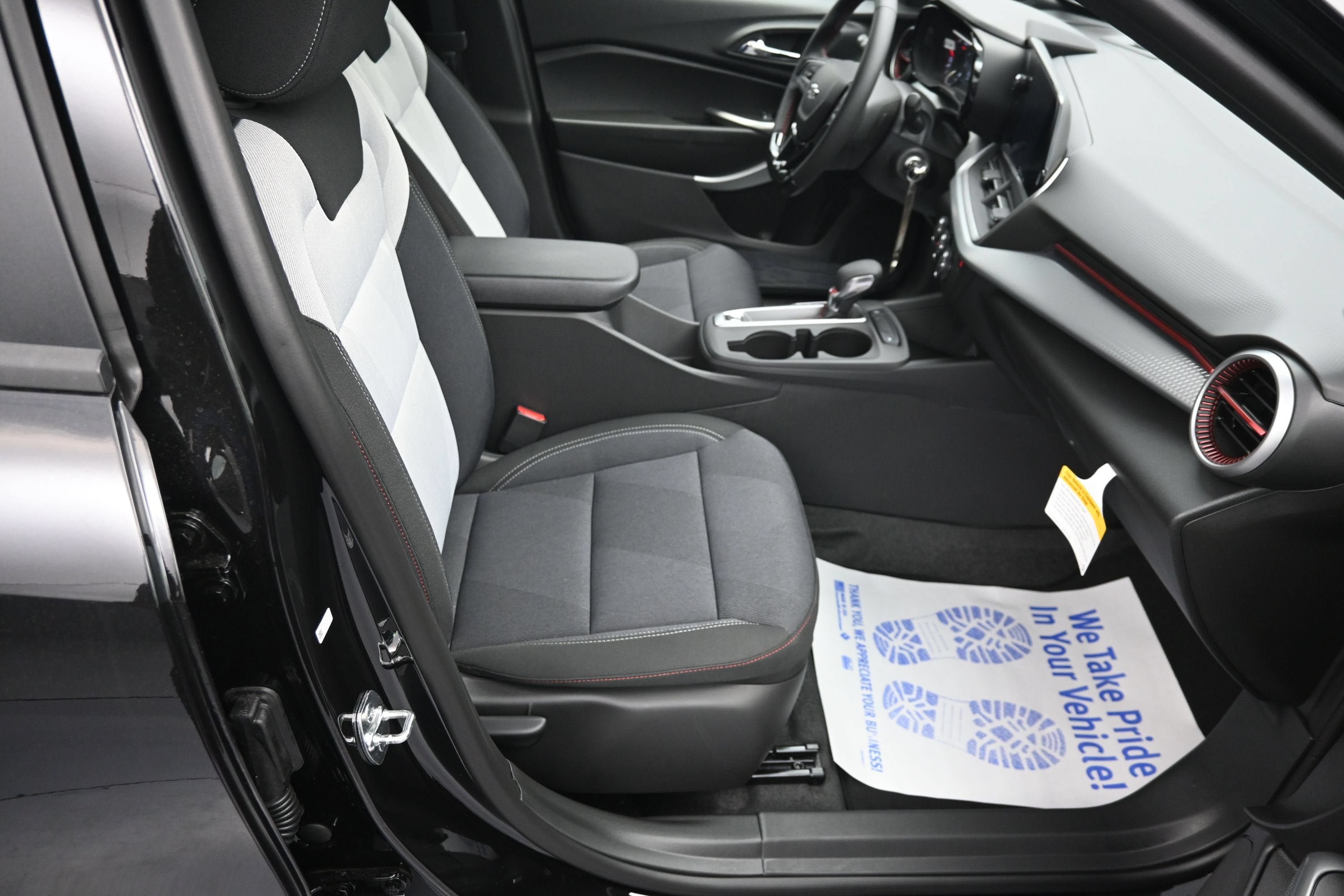 Used 2026 Chevrolet Trax RS w/ Sunroof Package FWD image 26