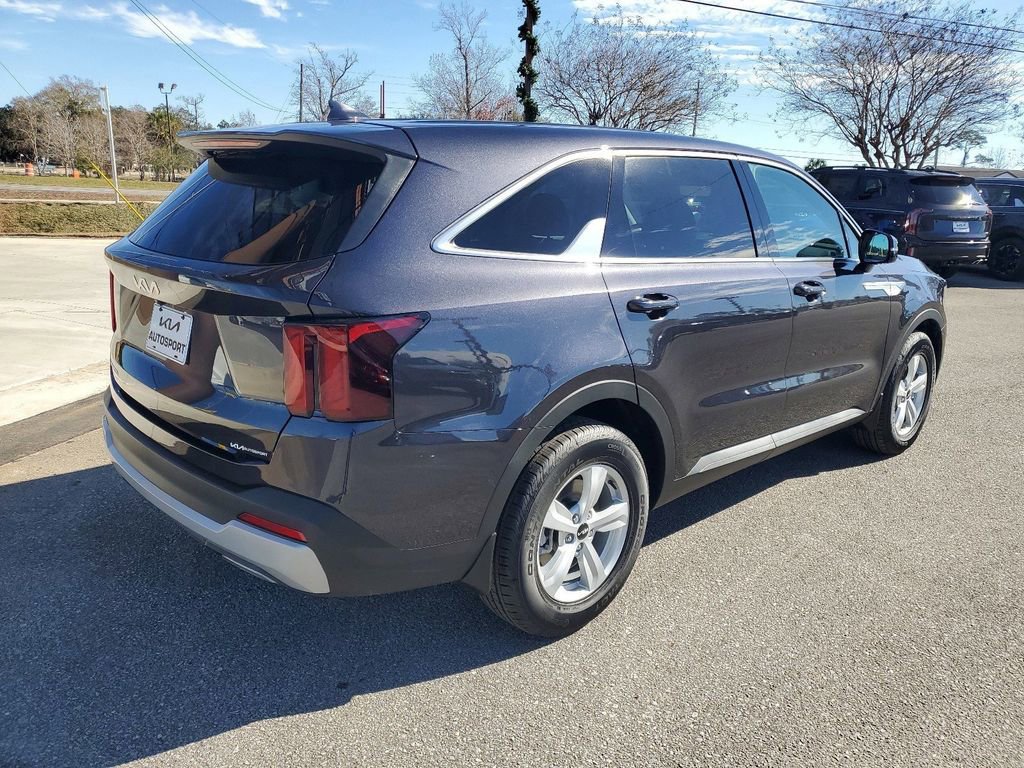 Used 2025 Kia Sorento LX FWD image 4
