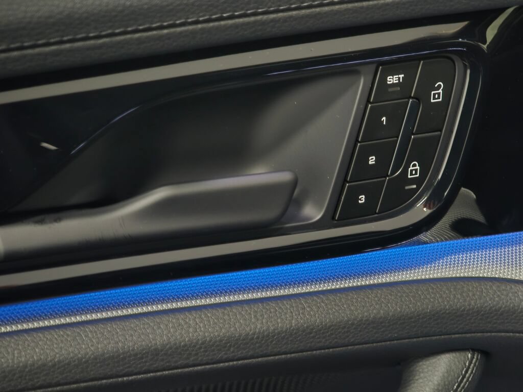 New 2026 Porsche Panamera 4 AWD/4WD image 35