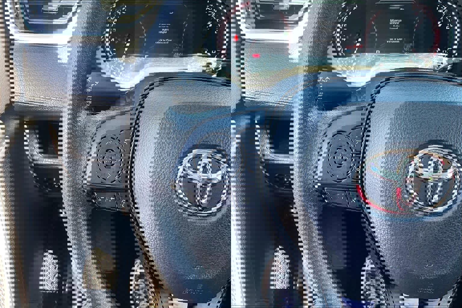 Used 2025 Toyota RAV4 XLE image 23