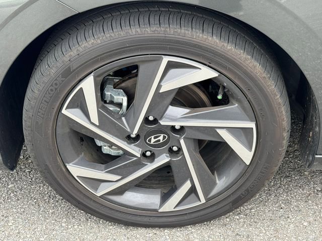 Used 2025 Hyundai Elantra Limited image 11