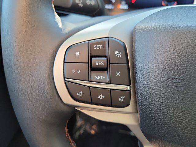 Used 2025 Ford Explorer Active w/ Active Comfort Package RWD image 5