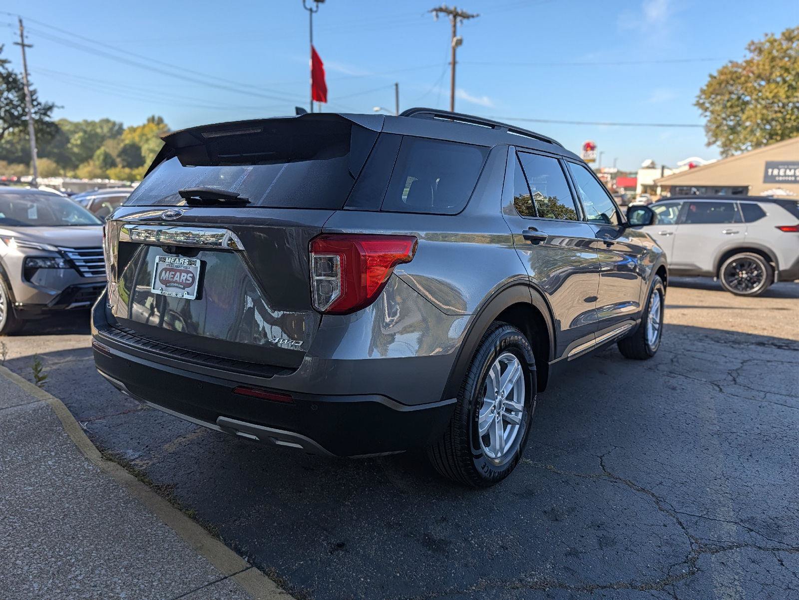 Used 2021 Ford Explorer XLT w/ Equipment Group 202A AWD/4WD image 10