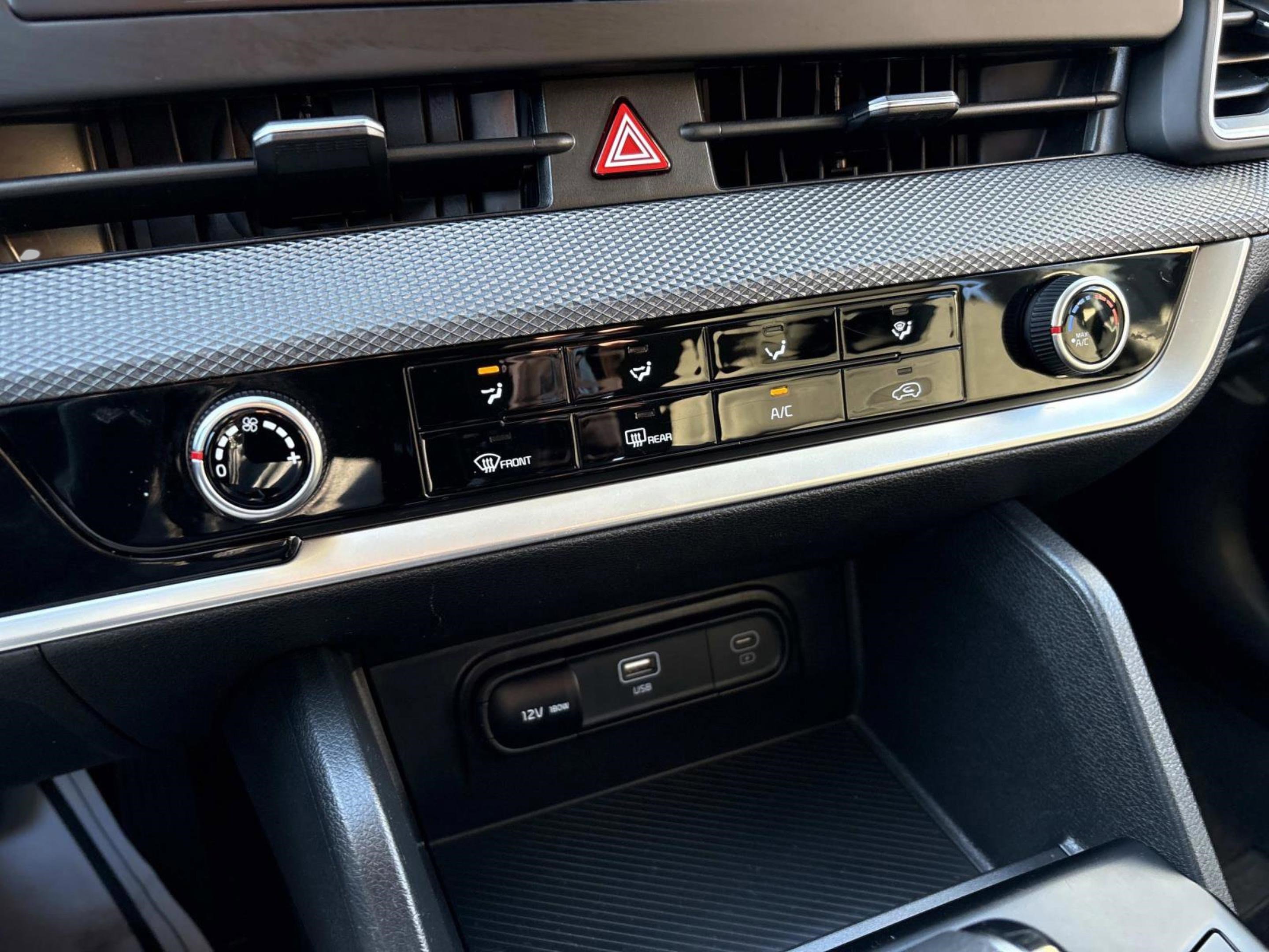 Used 2024 Kia Sportage LX image 32