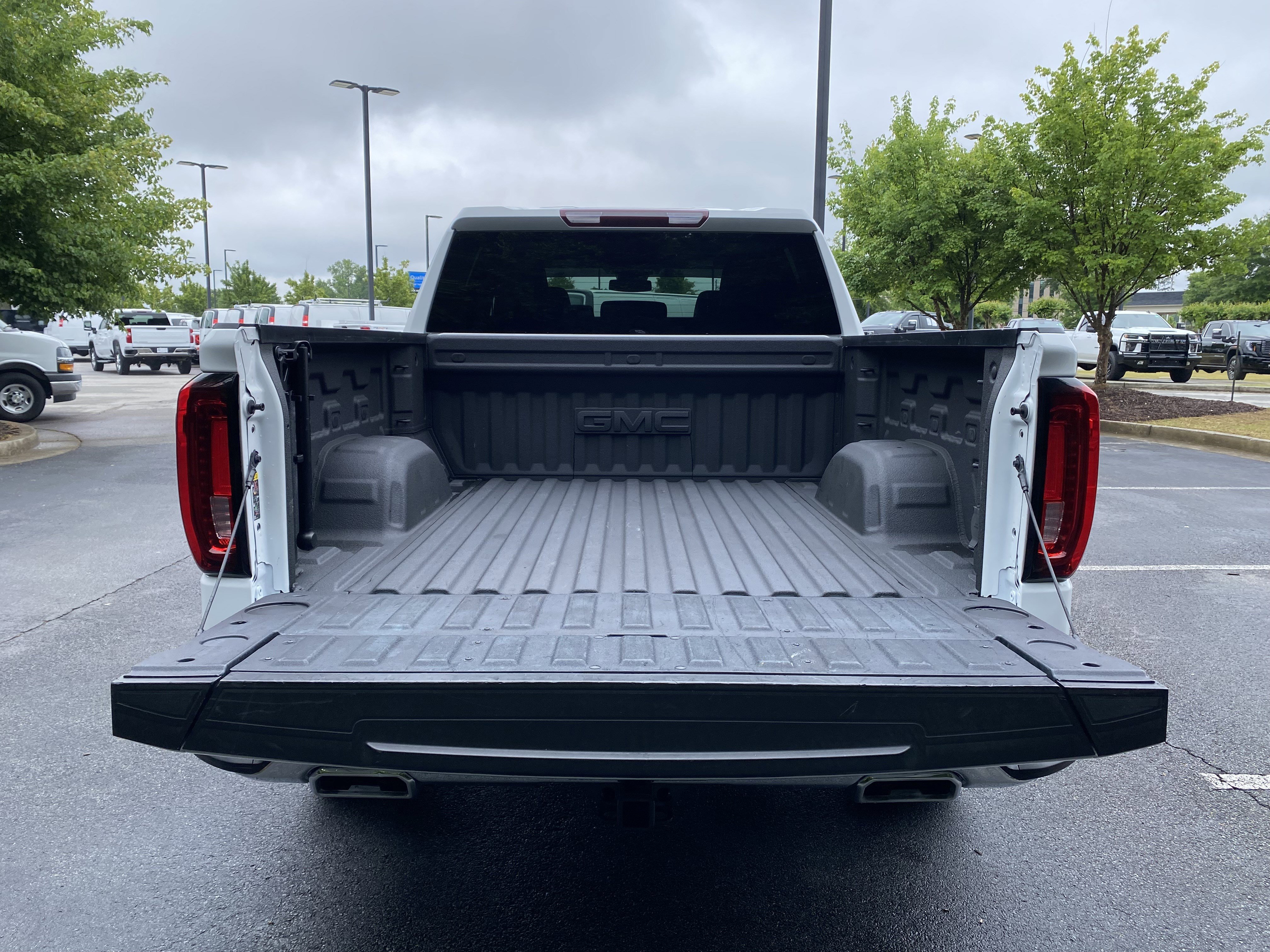 Used 2023 GMC Sierra 1500 SLT w/ SLT Premium Package AWD/4WD image 12