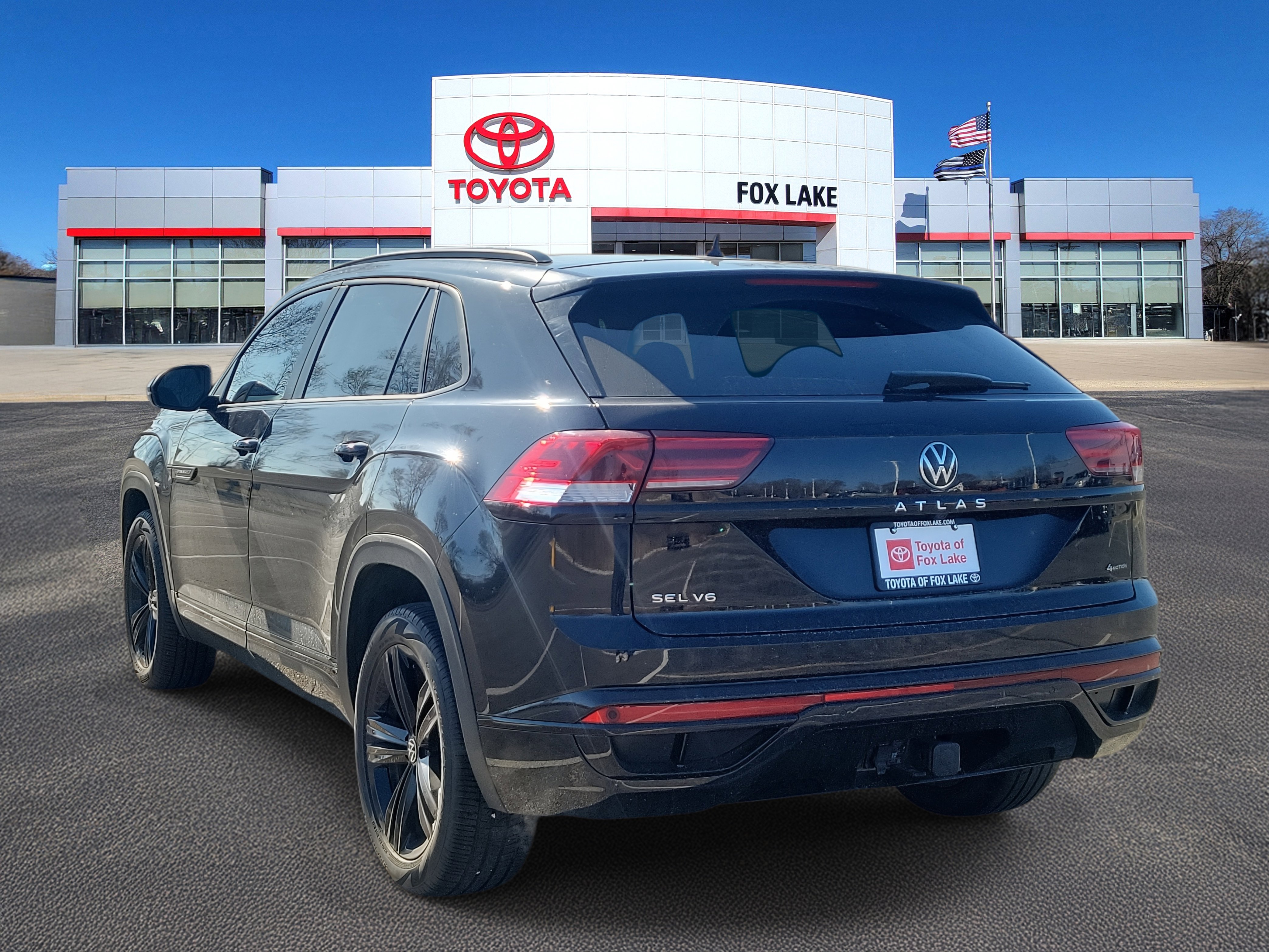 Used 2023 Volkswagen Atlas Cross Sport SEL R-Line image 3