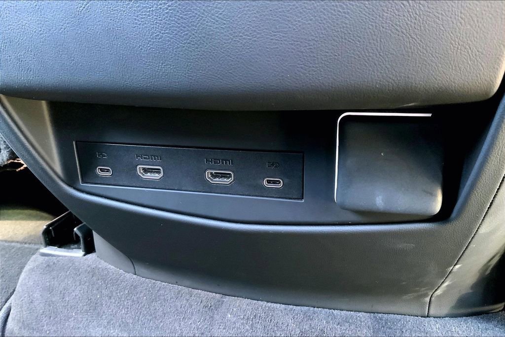 Certified 2025 Cadillac Escalade ESV Sport w/ Touring Package image 38