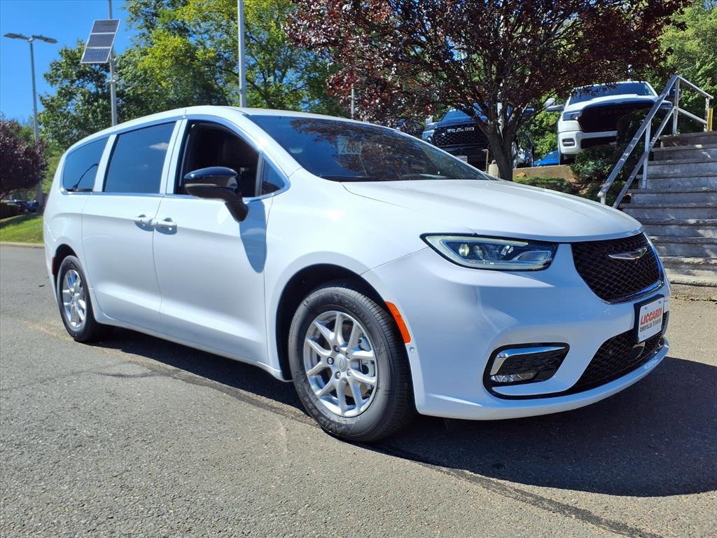 New 2026 Chrysler Pacifica Select video 1
