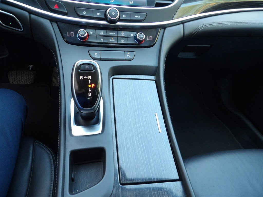 Used 2017 Buick LaCrosse Essence image 18