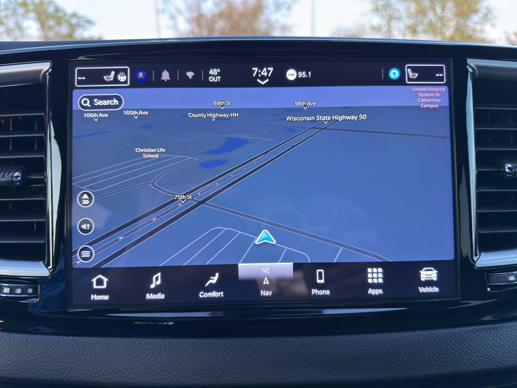 Used 2025 Chrysler Pacifica Limited FWD image 25