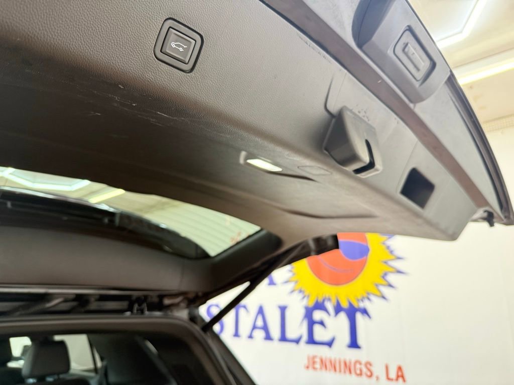 Used 2022 Chevrolet Traverse RS image 21