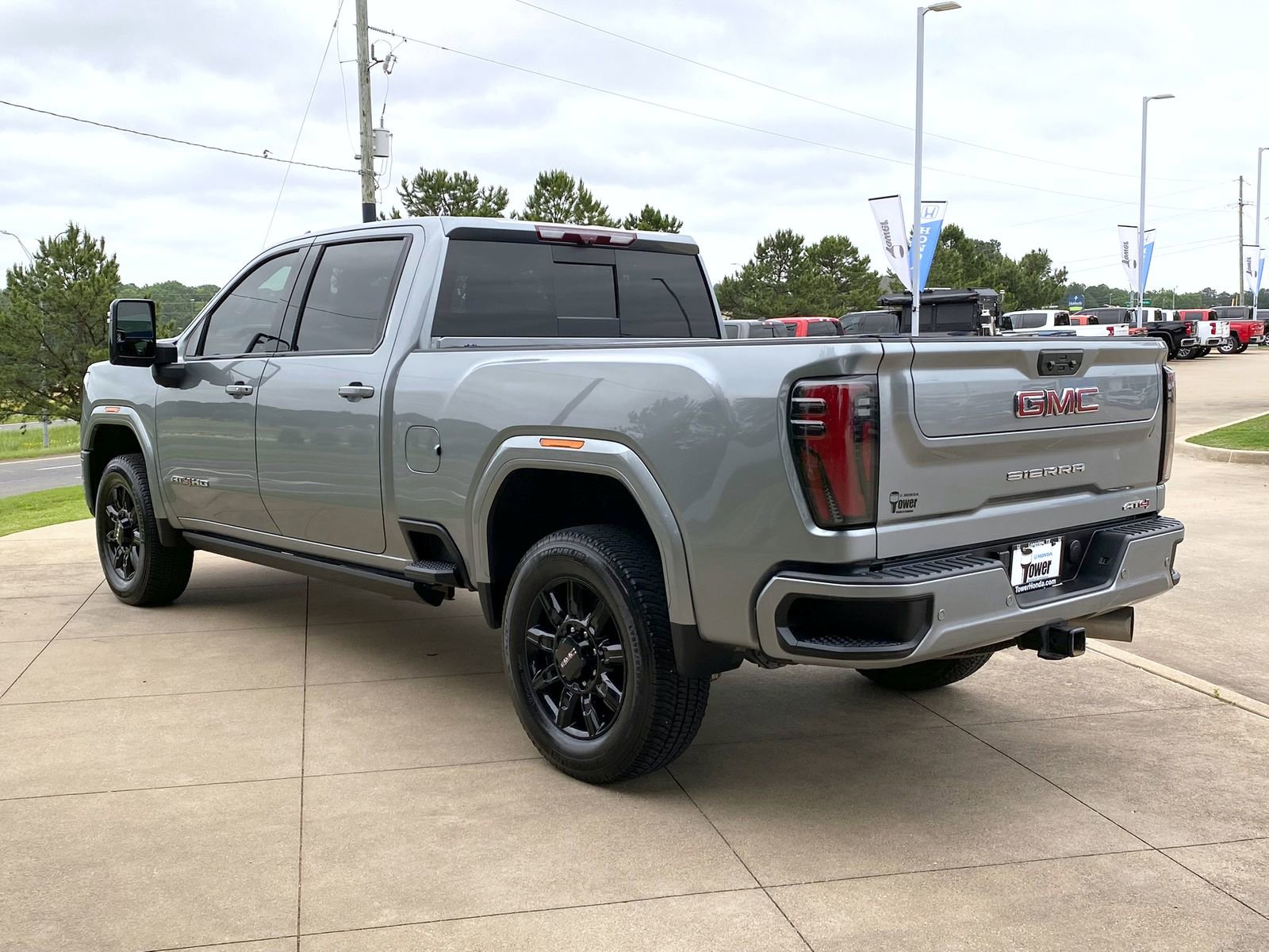 Used 2024 GMC Sierra 2500 AT4 w/ AT4 Premium Plus Package AWD/4WD image 4
